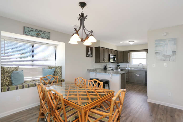 Dining Area & Kitchen