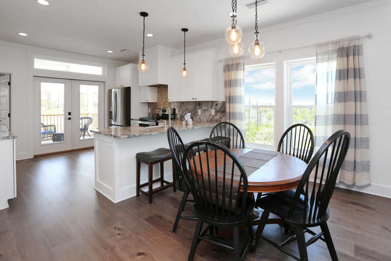 Dining Area & Kitchen