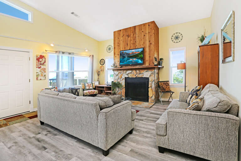 Living Room with Lots of Seating