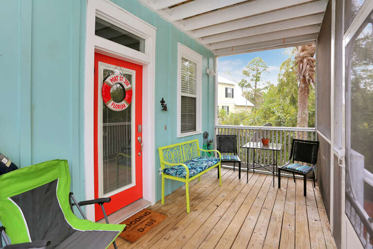 Main Floor Screened Deck