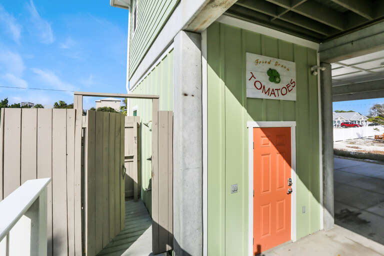 Outdoor Shower at Fried Green Tomatoes