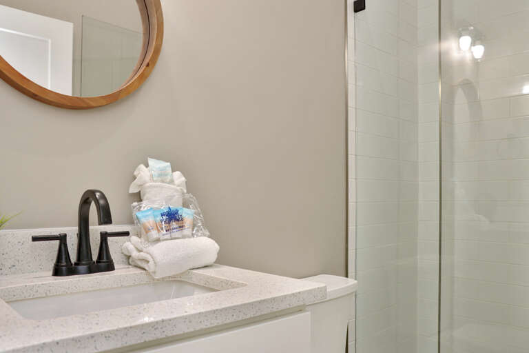 Mother-in-Law Suite Full Bath