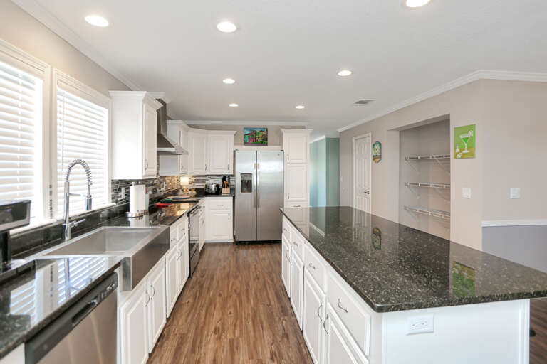 Kitchen with Bar & Large Pantry Kitchen with Bar & Large Pantry