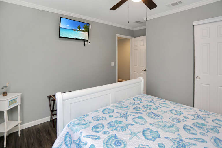 Bedroom 3 with TV