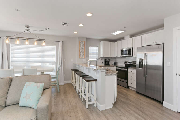 Kitchen & Dining Area