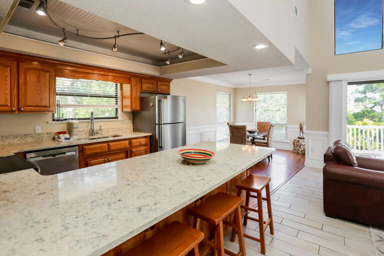 Kitchen & Dining Area