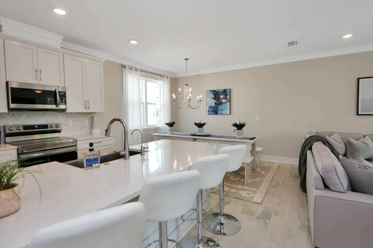 Kitchen & Dining Area