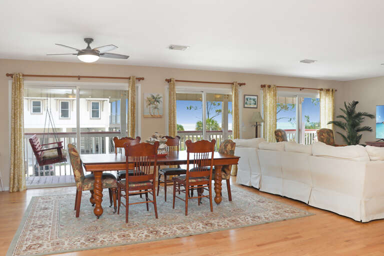 Dining Area Dining Area