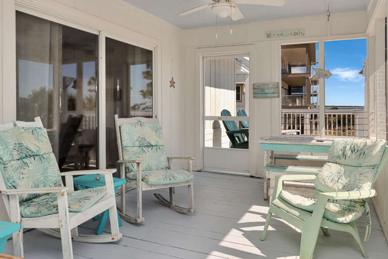 Screened Deck Sitting Area