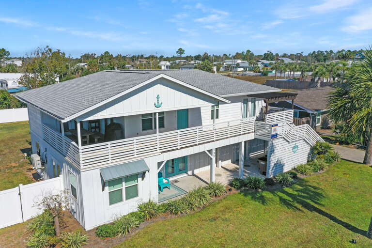 Top Floor Covered Deck with Outdoor Dining