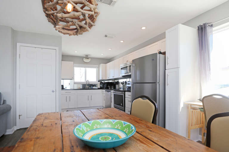 Dining Area & Kitchen
