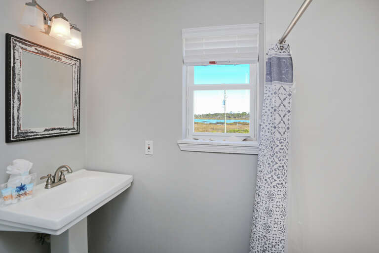 Full Bath Bay View - 1st Floor