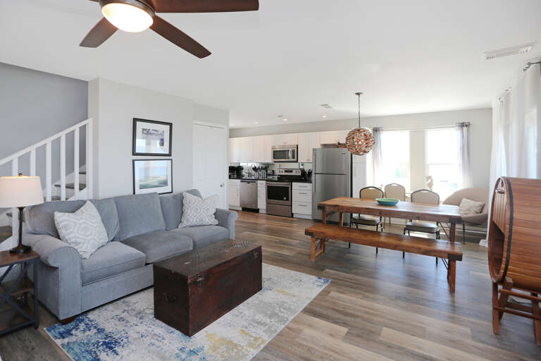 Sitting & Dining Area