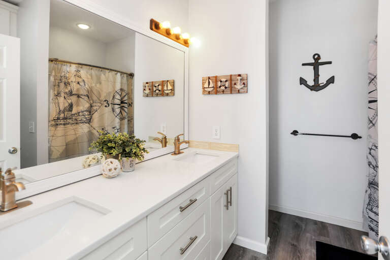 Bedroom 1 - Full Bath