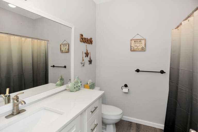 Bedroom 2 - Full Bath