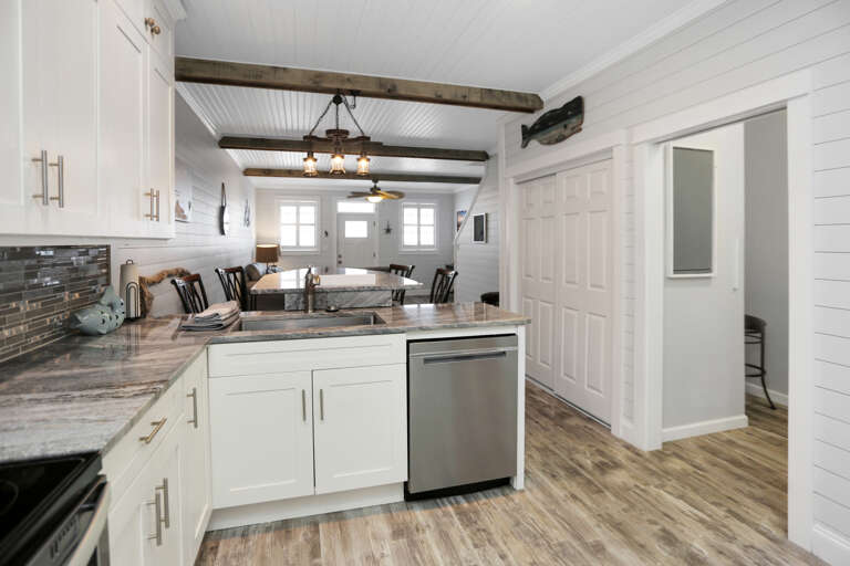 Kitchen & Dining Area
