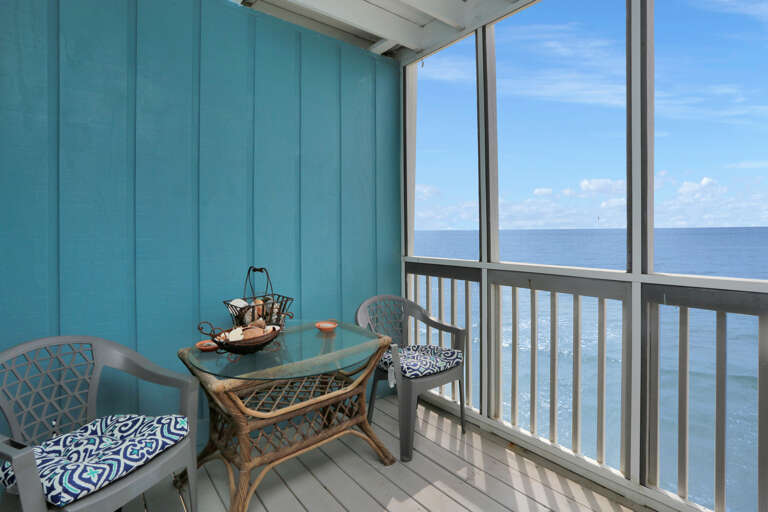 Gulf Front Screened Deck - Sitting