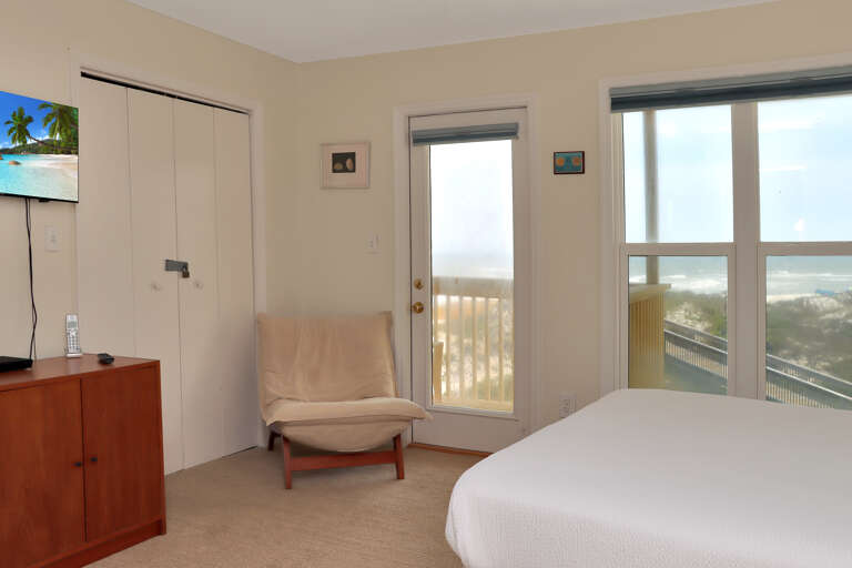 Bedroom 1 - Beach View and TV