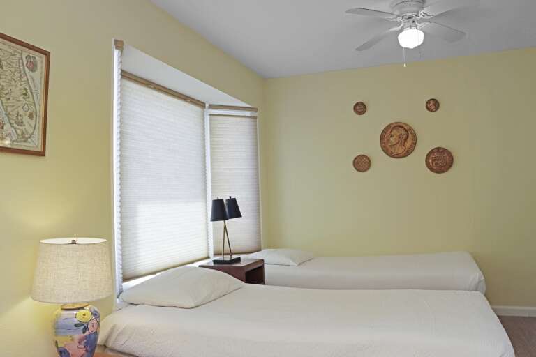 Bedroom 2 - 2 Twin Beds