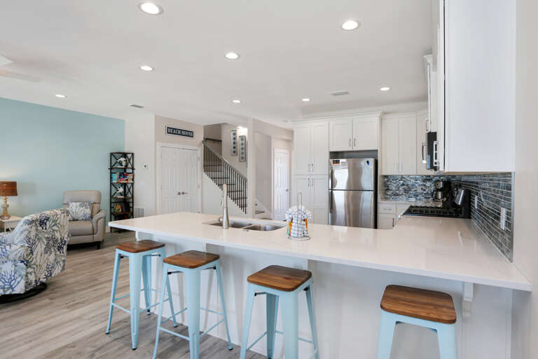 Open Kitchen with Bar Open Kitchen with Bar