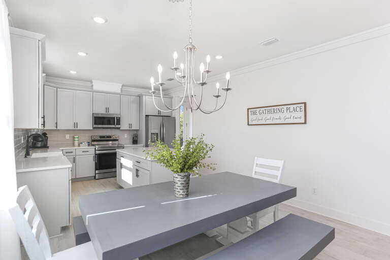 Dining Area & Kitchen