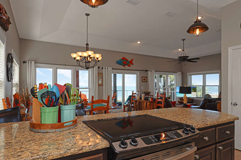 Kitchen Bar with Cooktop