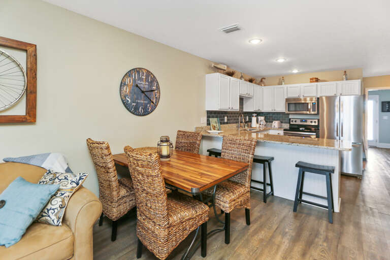 Dining Area Dining Area