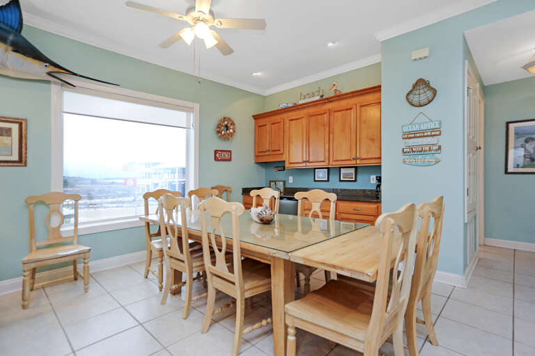 Dining Area & Wet Bar