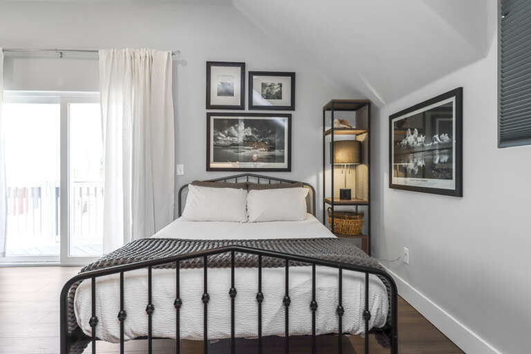 Main Sleeping Queen Bed