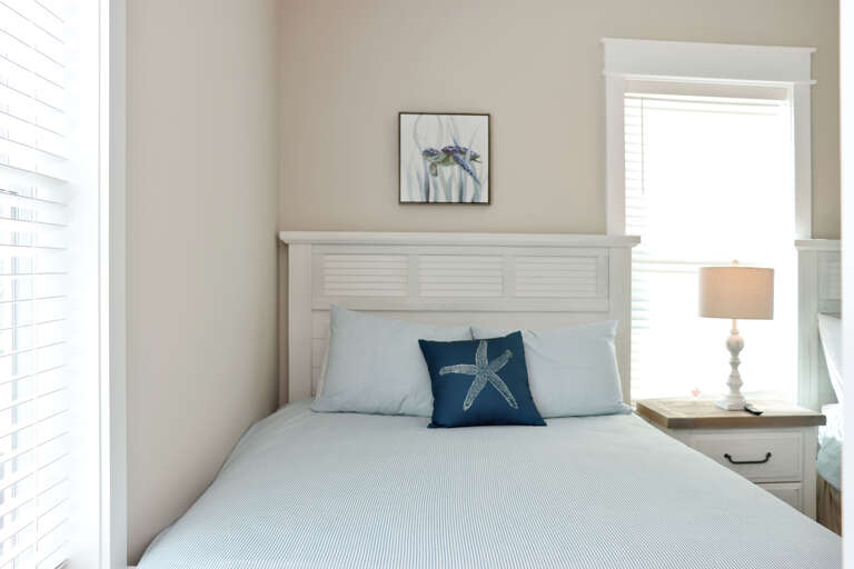 Bedroom 2 - 1 Queen Bed
