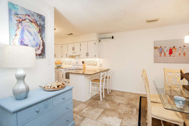 Kitchen & Dining Area