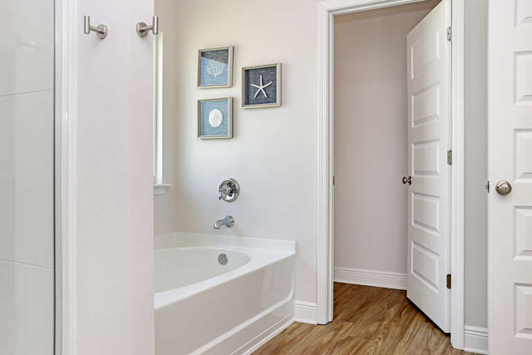 Bedroom 4 - Master Bath Tub