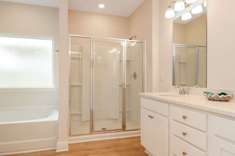 Bedroom 4 - Master Bath Tub and Shower