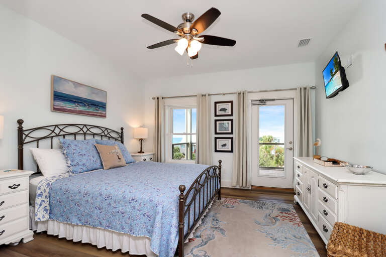 Bedroom-5-with-Gulf-View-and-TV