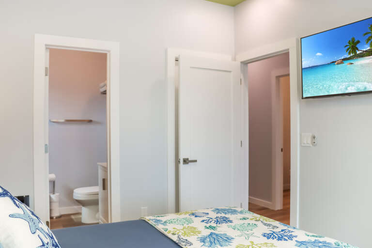 Bedroom 3  with TV and Full Bath