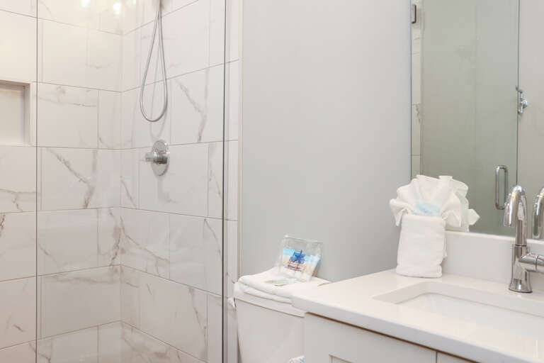 Bedroom 5 - Master Bathroom