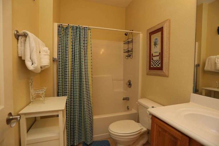 Full Bath Full Bath