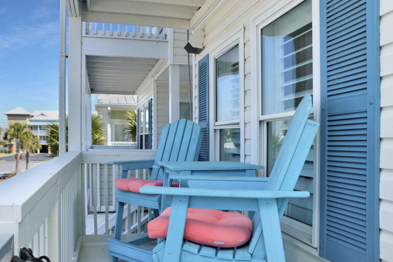 Roadside Deck on Main Floor Roadside Deck on Main Floor