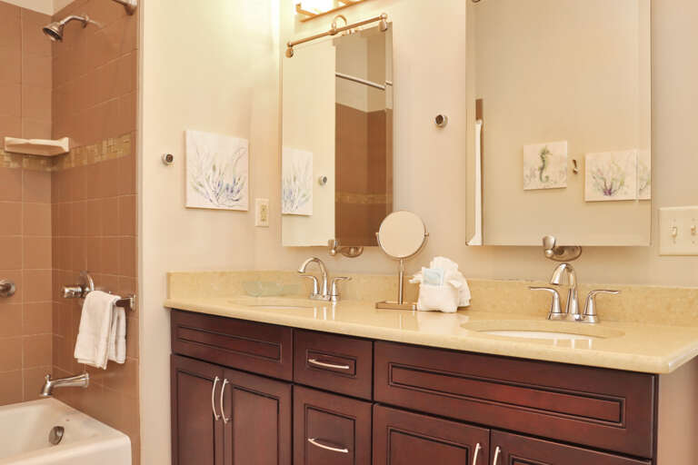 Bedroom 4 - Master Bath