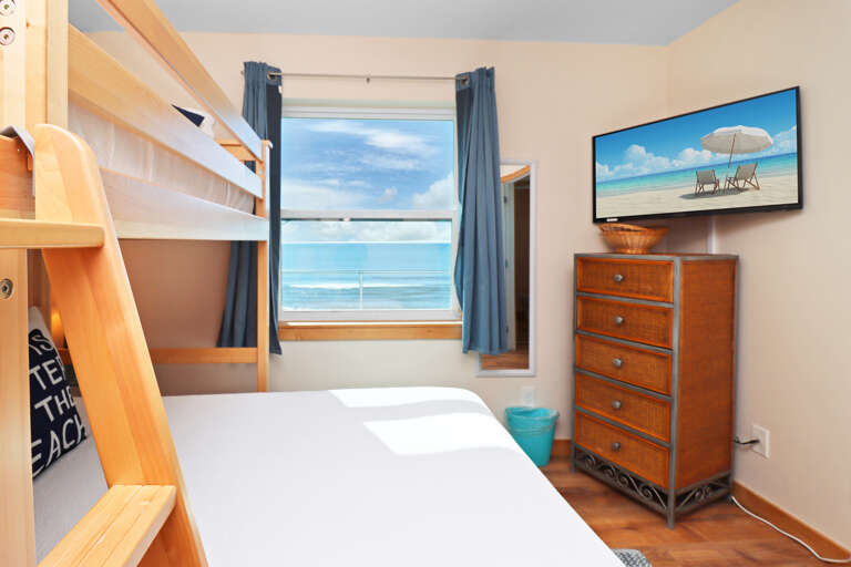 Bedroom 1 - Beach View and TV
