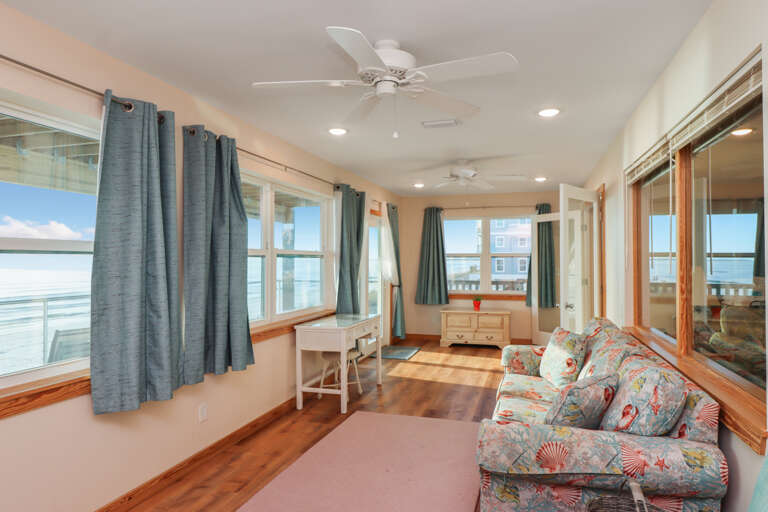 Beachfront Den Beachfront Den