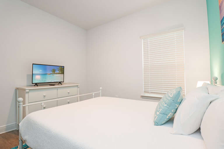 Bedroom 3 - Queen Bed and TV