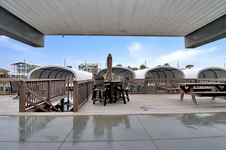 Canal Front Deck - Ground Floor