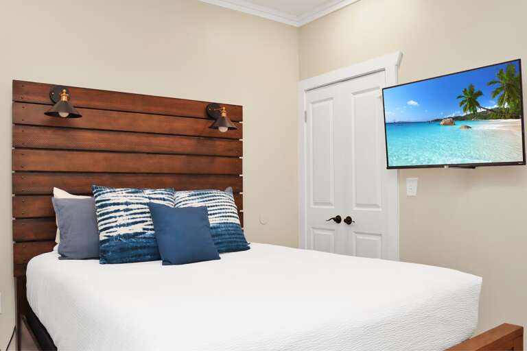 Bedroom 5 with TV on Ground Floor