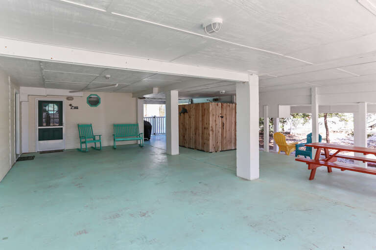 Under House Picnic Area & Outdoor Shower