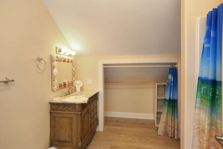 Bedroom 4 - Full Bath