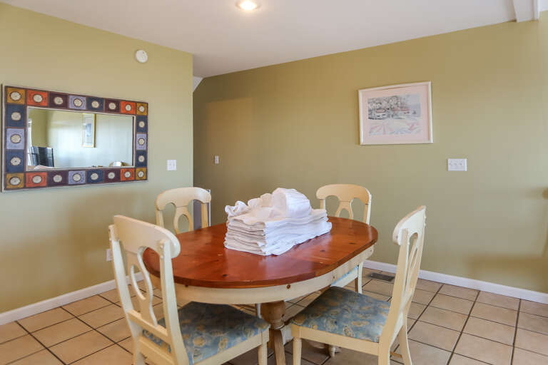 Dining Area Dining Area