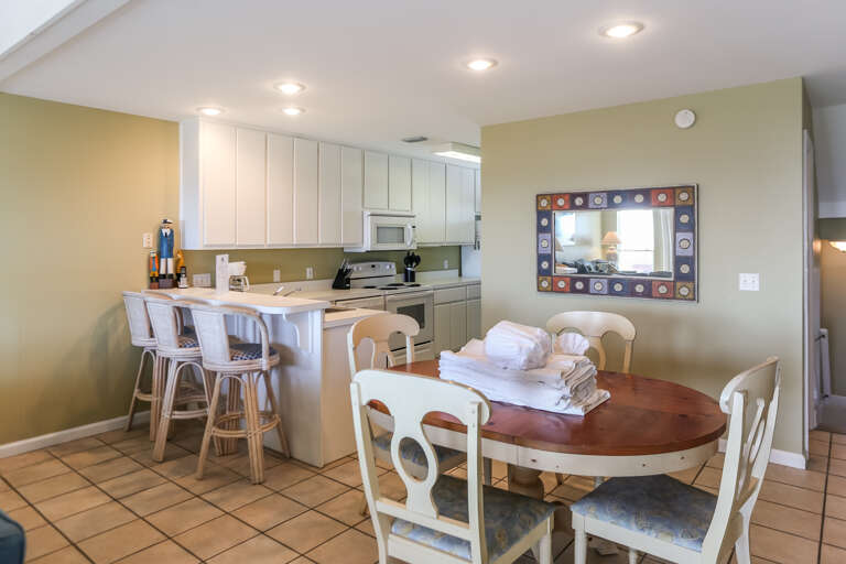 Dining & Bar Seating Dining & Bar Seating