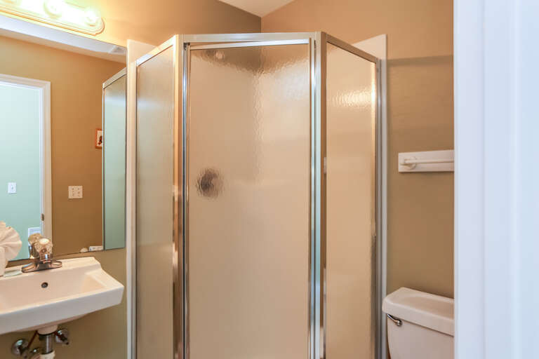 Upstairs Full Bath Upstairs Full Bath