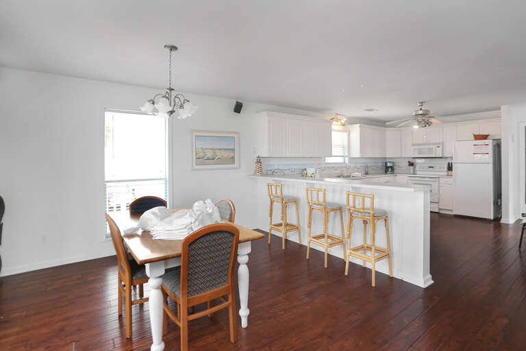 Dining & Bar Seating